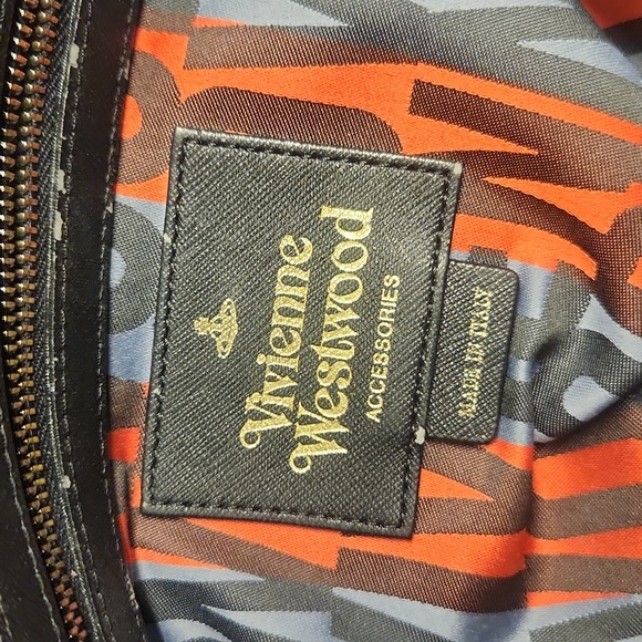 Vivienne Westwood crossbody, black leather with space ship design - Picture 13 of 16